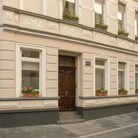 Appartement Homebase Mit Kueche Und Drei Einzelbetten